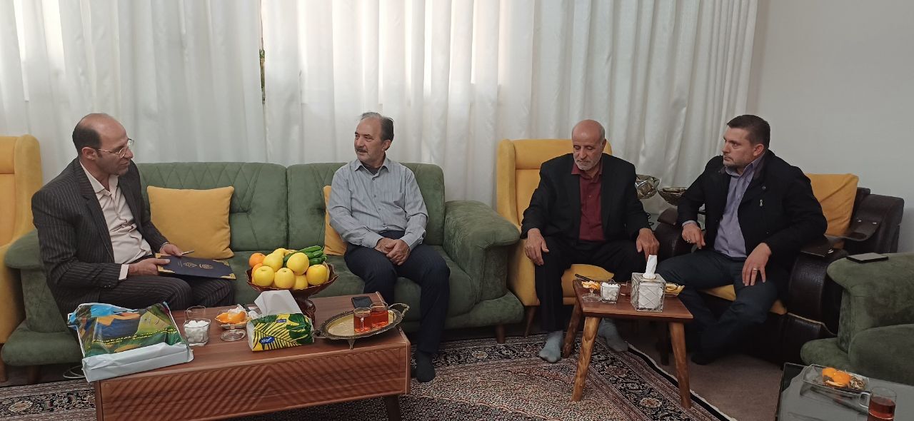 دیدار با ۶ نفر از بازنشستگان انتظامی شهرستان جلفا دیدار با ۶ نفر از بازنشستگان انتظامی شهرستان جلفا