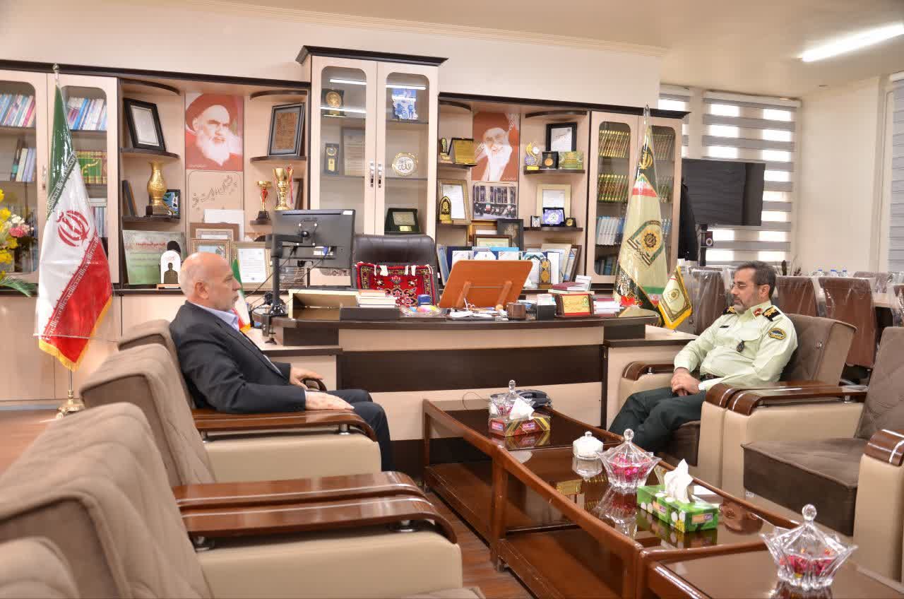 دیدار صمیمانه رئیس کانون با سردار تقوی فرمانده انتظامی استان اردبیل دیدار صمیمانه رئیس کانون با سردار تقوی فرمانده انتظامی استان اردبیل