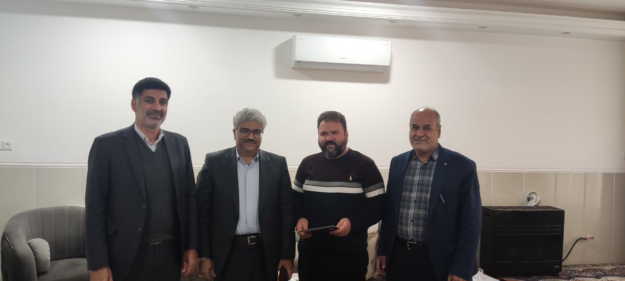 دیدار صمیمی با جمعی از بازنشستگان شهرستان ابرکوه دیدار صمیمی با جمعی از بازنشستگان شهرستان ابرکوه