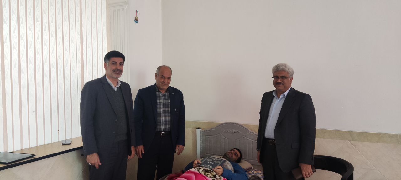 دیدار صمیمی با جمعی از بازنشستگان شهرستان ابرکوه دیدار صمیمی با جمعی از بازنشستگان شهرستان ابرکوه