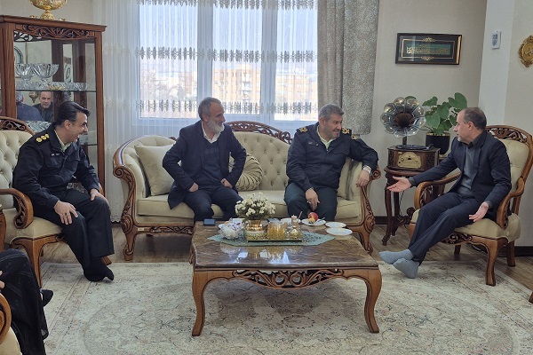 دیدار فرمانده انتظامی استان با دو پیشکسوت بازنشسته شهرستان سنندج دیدار فرمانده انتظامی استان با دو پیشکسوت بازنشسته شهرستان سنندج