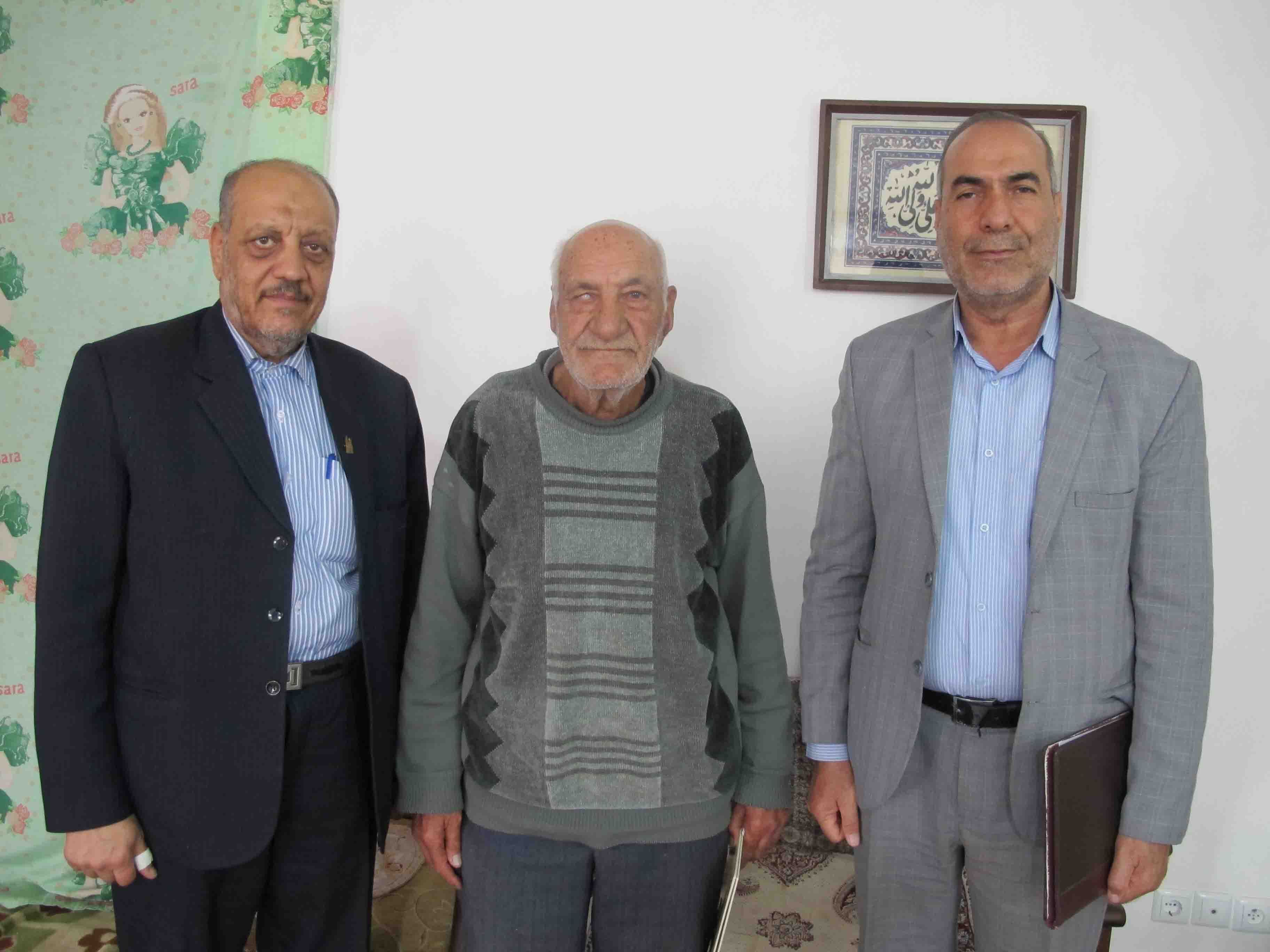 دیدار رئیس کانون بازنشستگان استان مرکزی با 5 نفر از پیشکسوتان دیدار رئیس کانون بازنشستگان استان مرکزی با 5 نفر از پیشکسوتان