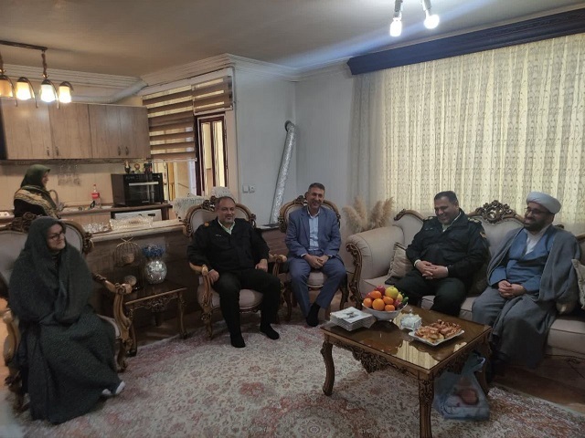 دیدار فرمانده انتظامی شهرستان خمام با دو بانوی مستمری بگیر دیدار فرمانده انتظامی شهرستان خمام با دو بانوی مستمری بگیر