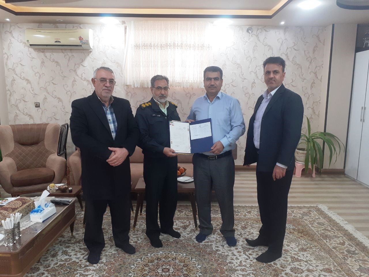 دیدار جانشین فرمانده انتظامی شهرستان شهرضا با ۳ نفر از پیشکسوتان دیدار جانشین فرمانده انتظامی شهرستان شهرضا با ۳ نفر از پیشکسوتان