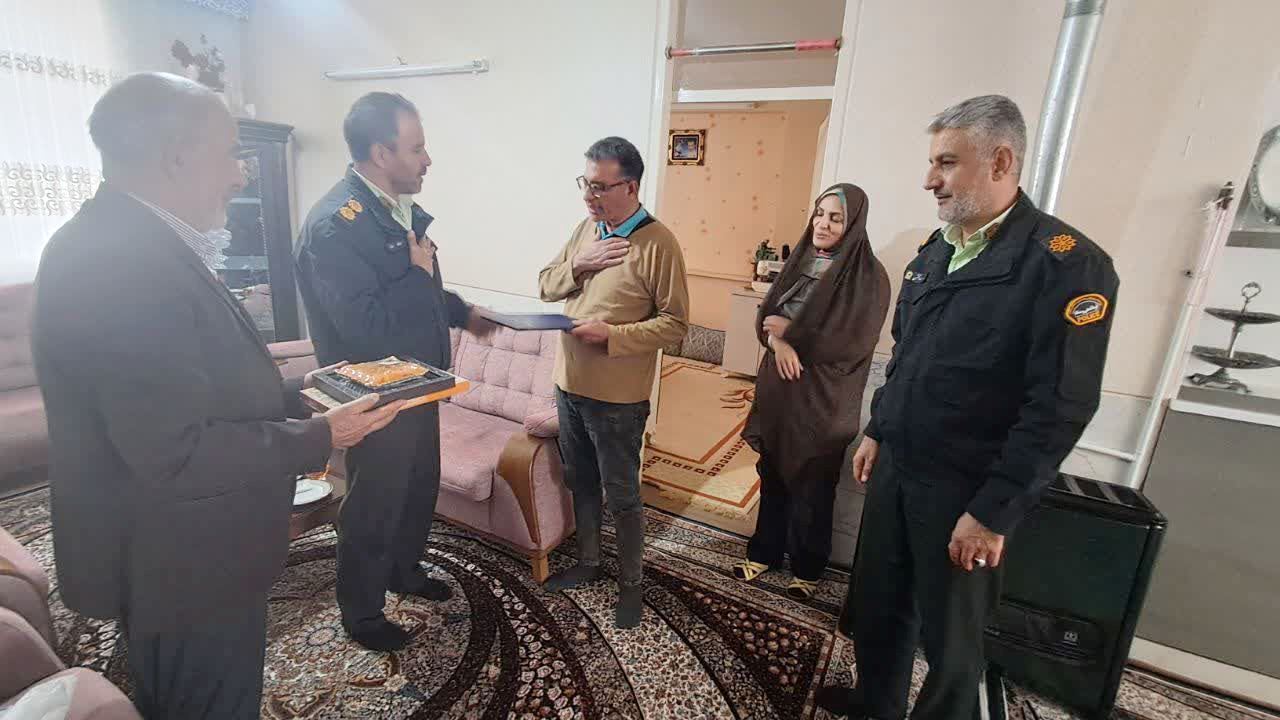 دیدار جانشین فرمانده انتظامی شهرستان گلپایگان با ۲ نفر از اعضاء وابسته دیدار جانشین فرمانده انتظامی شهرستان گلپایگان با ۲ نفر از اعضاء وابسته