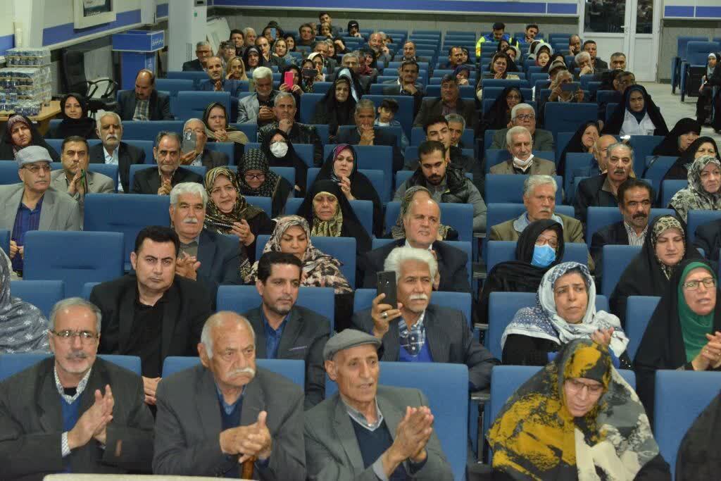 برگزاری ﺿﯿﺎﻓﺖ ﺧﺎﻧﻮادگی ﺷﻬﺮﺳﺘﺎن اراک ﺑﺎ ﺣﻀﻮر 125 ﺑﺎزﻧﺸﺴﺘﻪ و ﺧﺎﻧﻮاده آﻧﻬﺎ