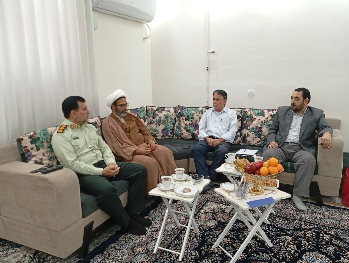 دیدار با 5 نفر از بازنشستگان و مستمری بگیران شهرستان خرمشهر دیدار با 5 نفر از بازنشستگان و مستمری بگیران شهرستان خرمشهر