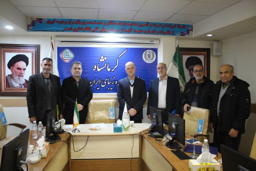 دیدار با رئیس دوره ای مجمع نمایندگان استان ونماینده محترم مردم شریف شهرستانهای پاوه، جوانرود، روانسر وثلاث باباجانی(اورامانات )در مجلس شورای اسلامی. دیدار با رئیس دوره ای مجمع نمایندگان استان ونماینده محترم مردم شریف شهرستانهای پاوه، جوانرود، روانسر وثلاث باباجانی(اورامانات )در مجلس شورای اسلامی.