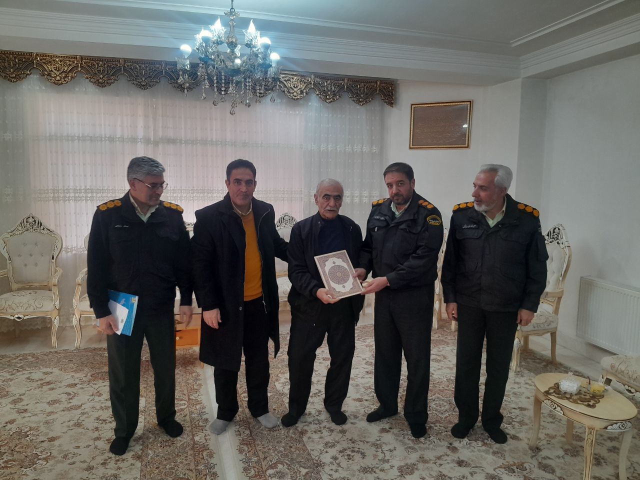 ديدار فرمانده انتظامي شهرستان مراغه از خانواده های بازنشستگان و مستمربگیران 