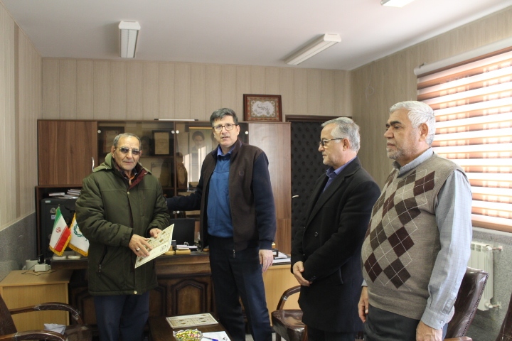 دیدار با ۱۰ نفر از بازنشستگان انتظامی شهرستان تبریز دیدار با ۱۰ نفر از بازنشستگان انتظامی شهرستان تبریز