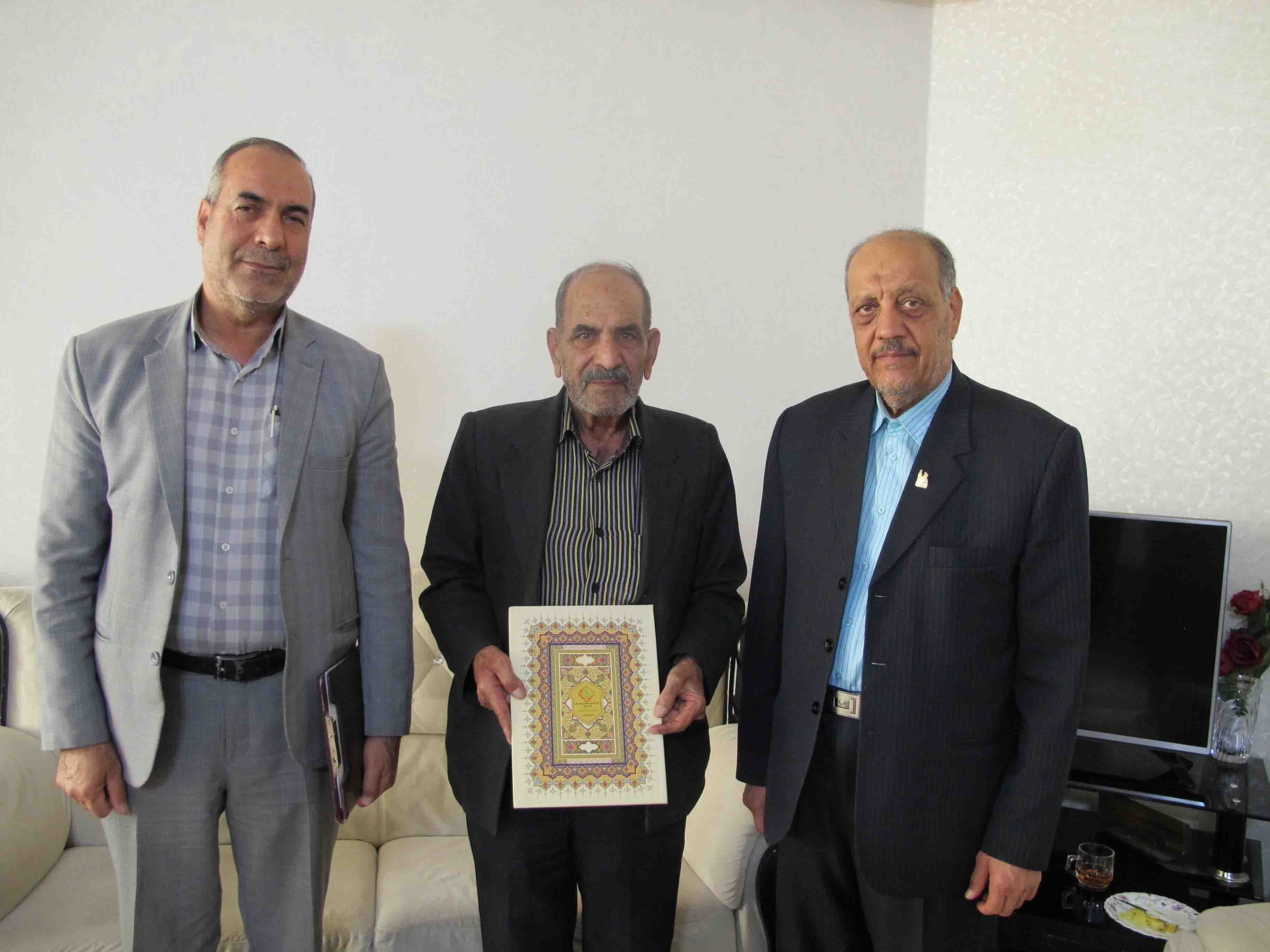 دیدار رئیس کانون بازنشستگان استان مرکزی با 7 نفر از پیشکسوتان شهرستان اراک دیدار رئیس کانون بازنشستگان استان مرکزی با 7 نفر از پیشکسوتان شهرستان اراک